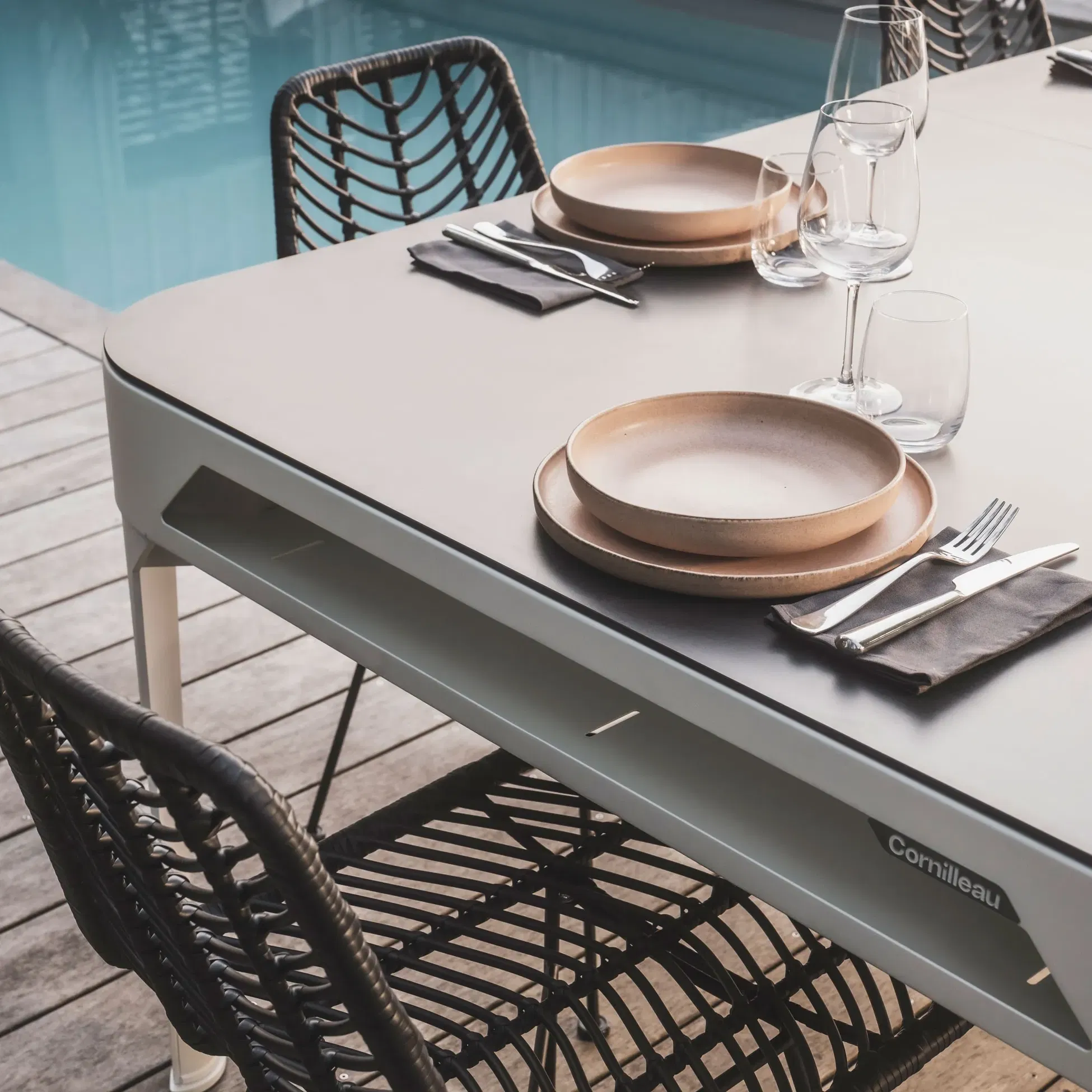 كورنيليو طاولة بلياردو داخلية وخارجية - White