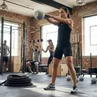 Nike Strength كرة كيتل بيل (Kettlebell) مغطاة بالمطاط (طراز Grind/Smoke) - 16 kg