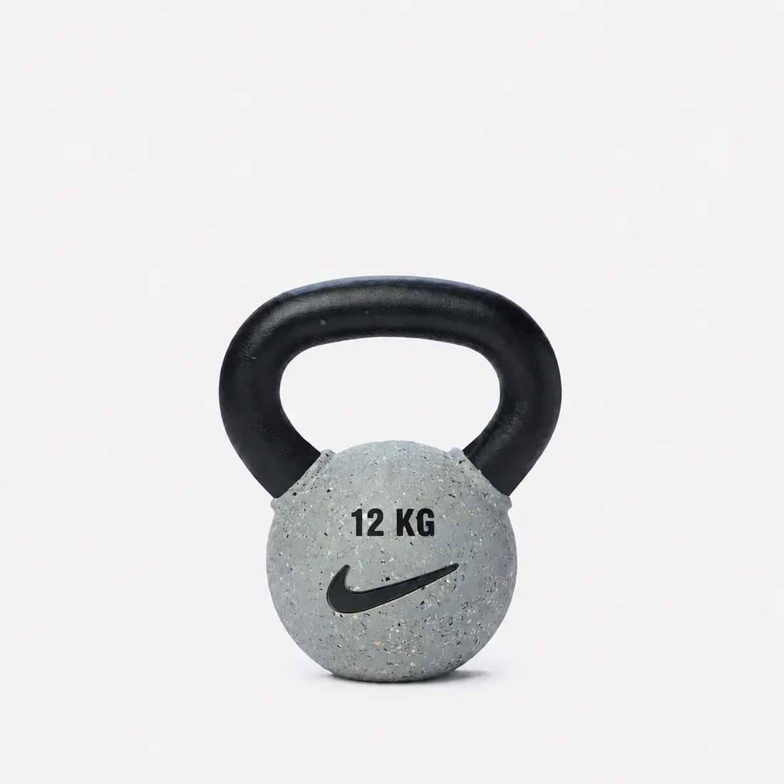 Nike Strength كرة كيتل بيل (Kettlebell) مغطاة بالمطاط (طراز Grind/Smoke) - 12 kg