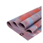 ماندوكا سجادة اليوجا للسفر من إيكو سوبرلايت بسمك 1.5 ملم وطول 71 بوصة - Deep Coral Marbled