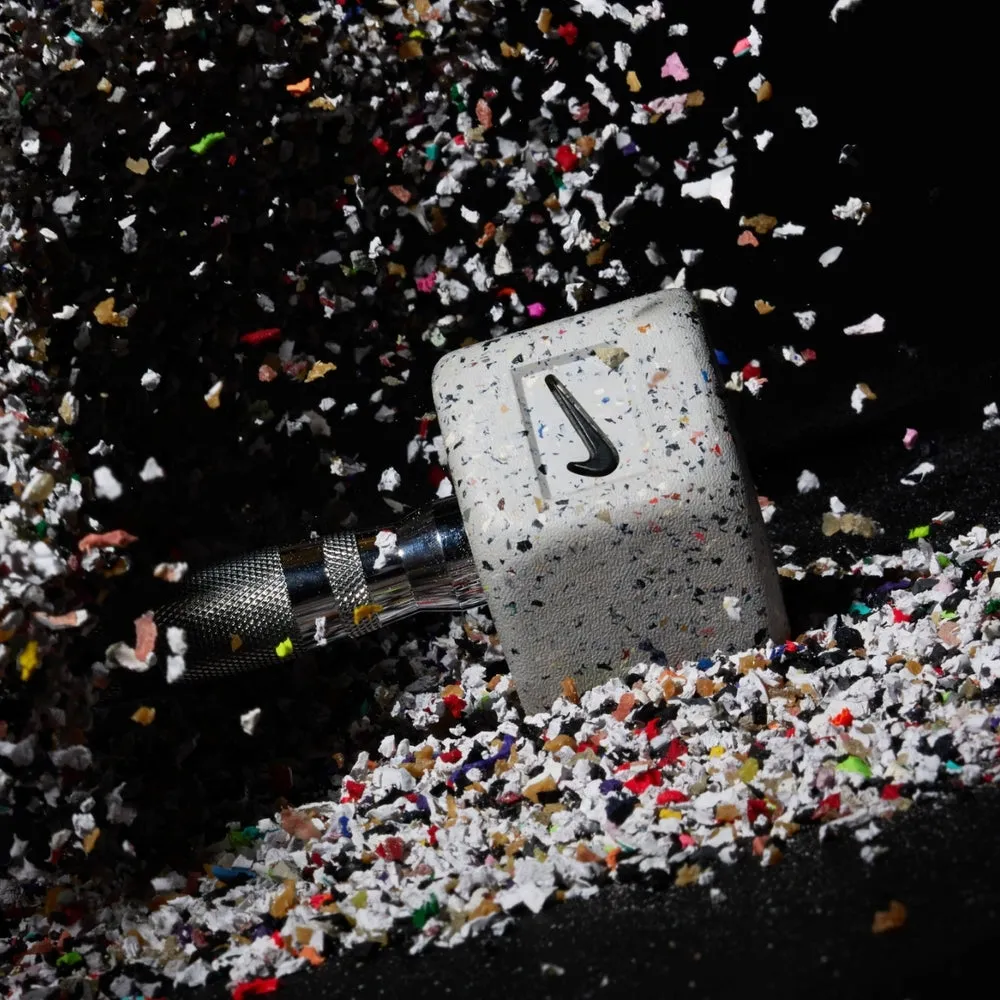 Nike Strength رف دمبل ثلاثي الطبقات مع دمبل بوزن 2 كجم إلى 22.5 كجم