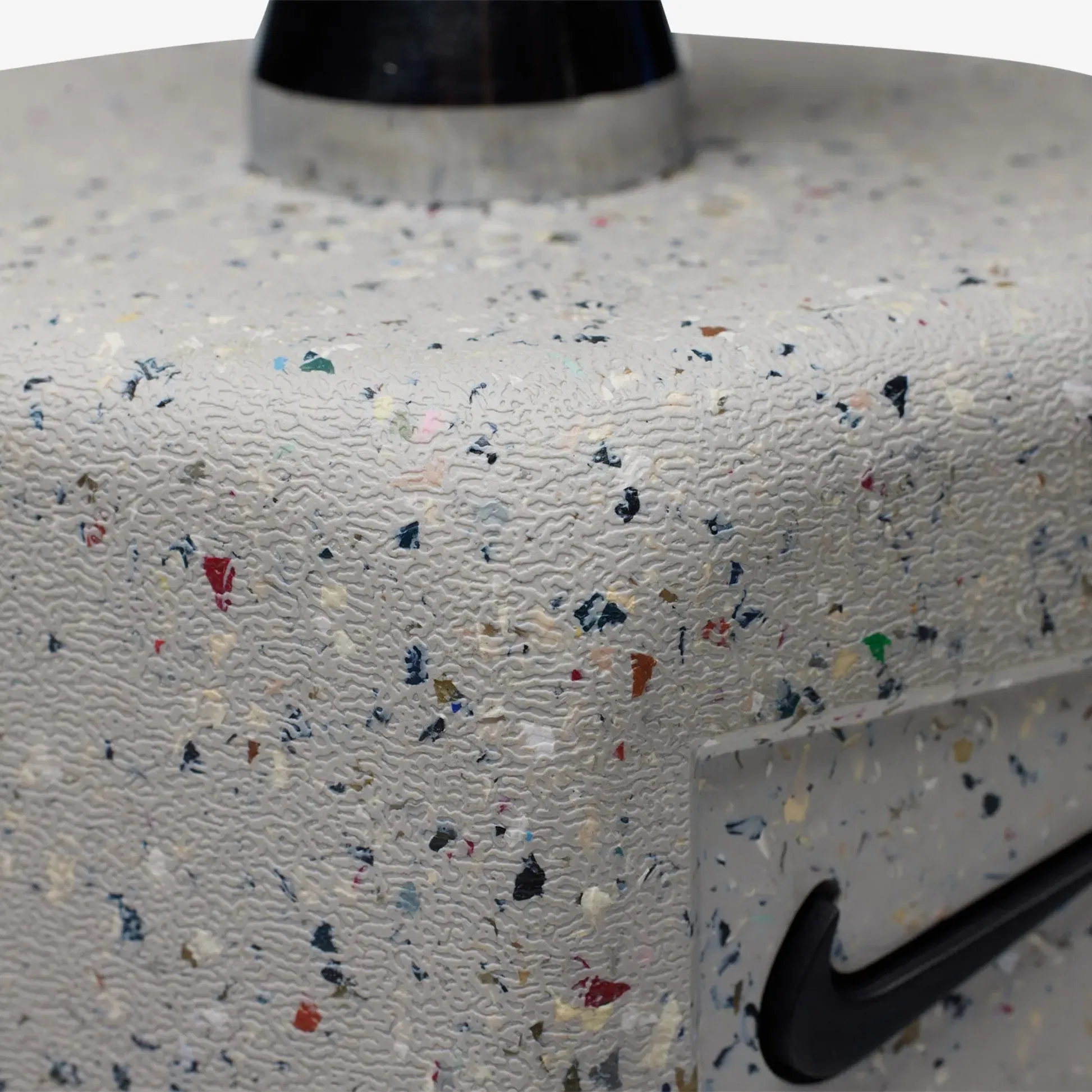 Nike Strength رف دمبل ثلاثي الطبقات مع دمبل بوزن 2 كجم إلى 22.5 كجم