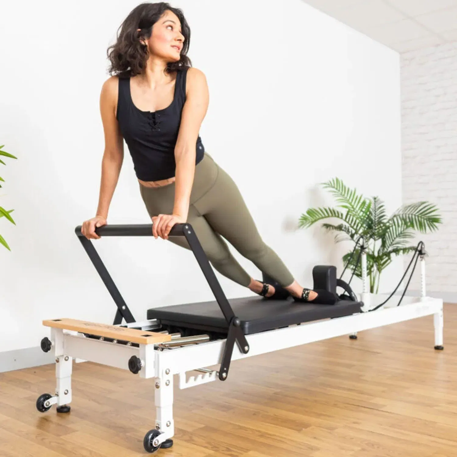 Align Pilates R8 Pro Reformer Bundle | White