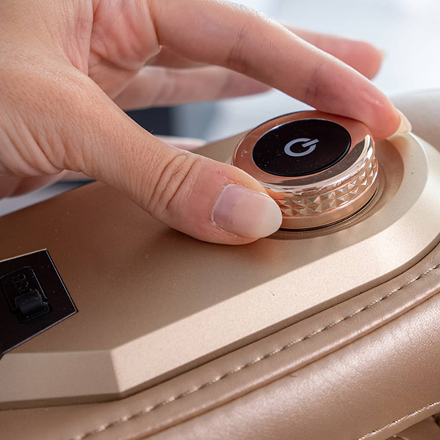 Rotai RT6890 Smart Leisure Massage Chair - Gold