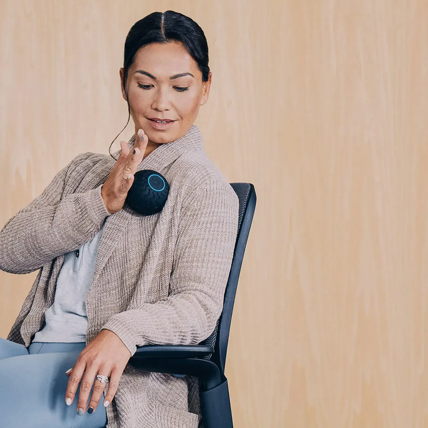 Therabody Wave Solo Smart Vibration Therapy Device - Black