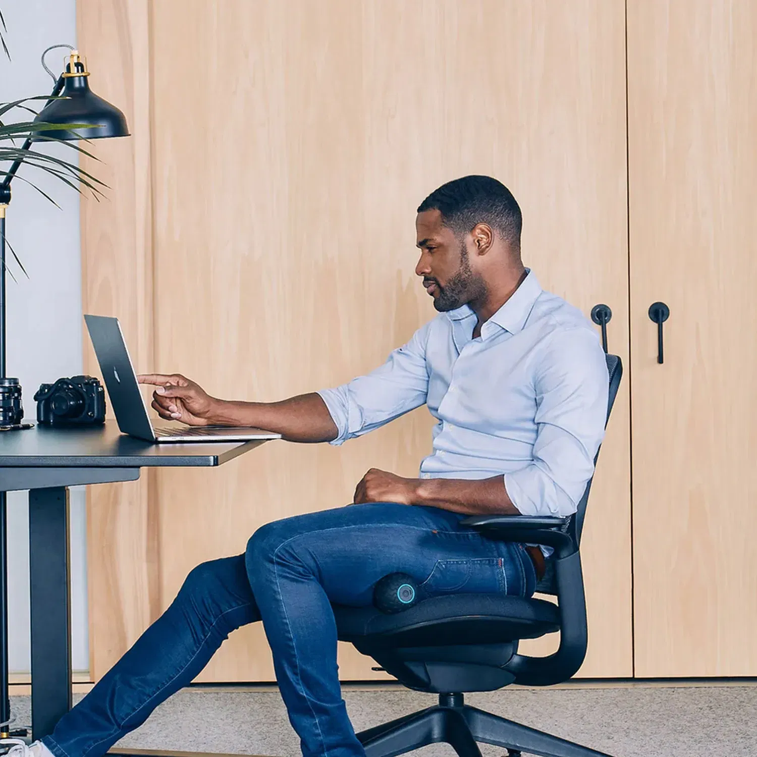 Therabody Wave Solo Smart Vibration Therapy Device - Black