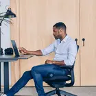 Therabody جهاز ويڤ سولو للعلاج بالاهتزاز الذكي - أسود