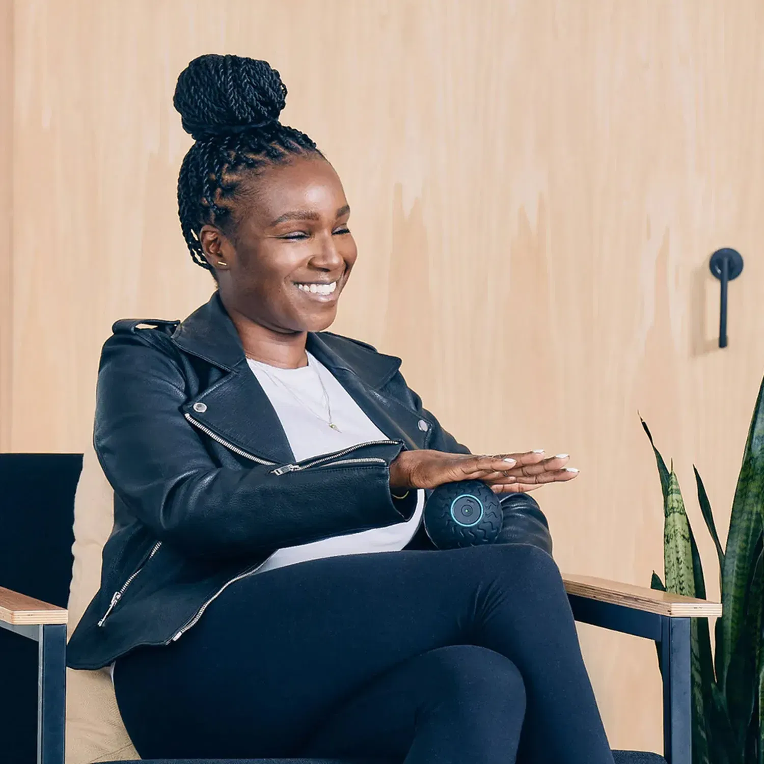 Therabody Wave Solo Smart Vibration Therapy Device - Black